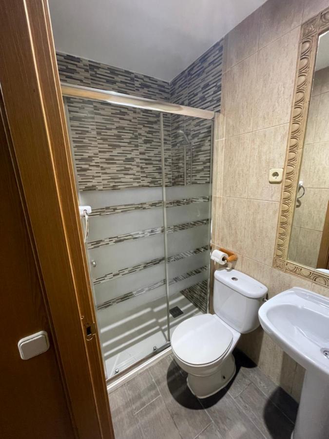 Hostal Tres Hermanos Getafe Exteriör bild